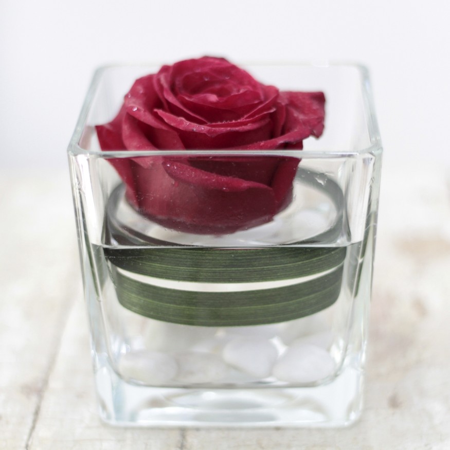 Centro de cristal con rosa Beso de Agua