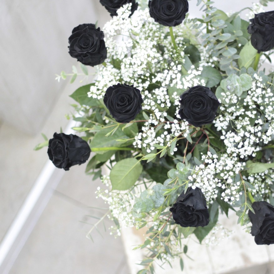 Ramo de Rosas Preservadas Negro
