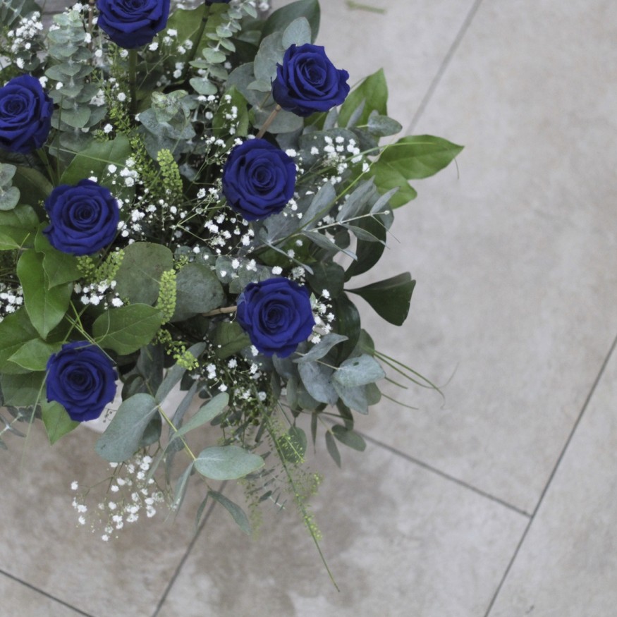 Ramo de Rosas Preservadas Azul Intenso