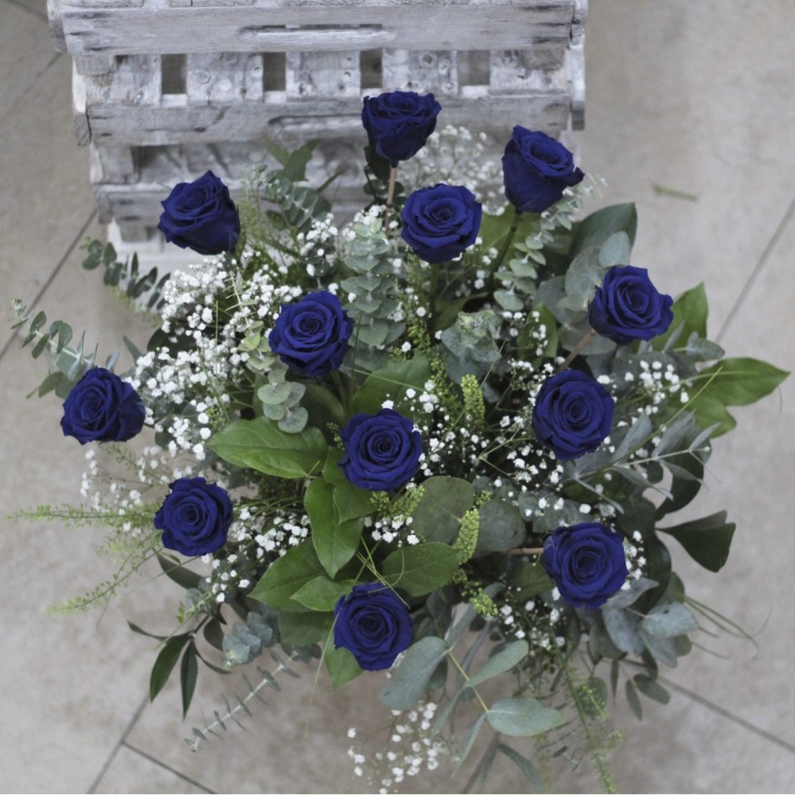 Ramo de Rosas Preservadas Azul Intenso