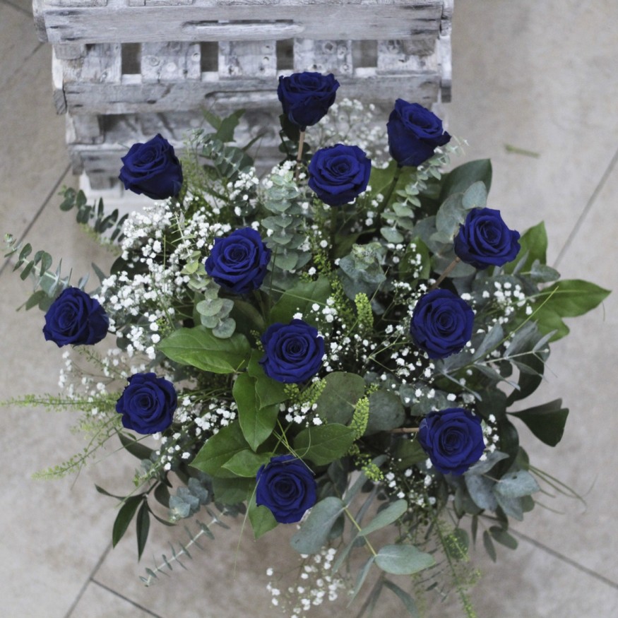 Ramo de Rosas Preservadas Azul Intenso