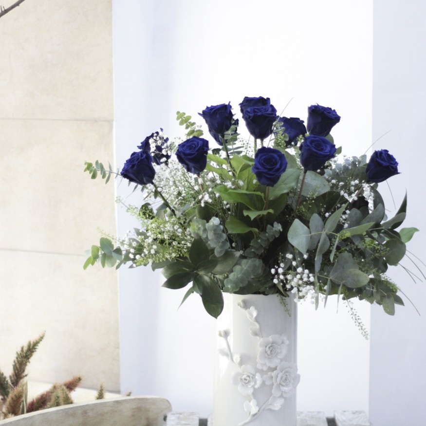 Ramo de Rosas Preservadas Azul Intenso