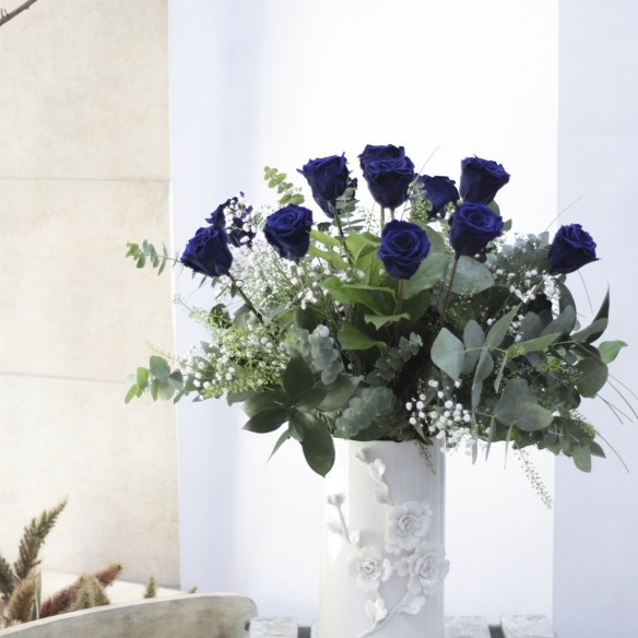 Ramo de Rosas Preservadas Azul Intenso