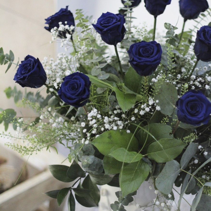 Ramo de Rosas Preservadas Azul Intenso