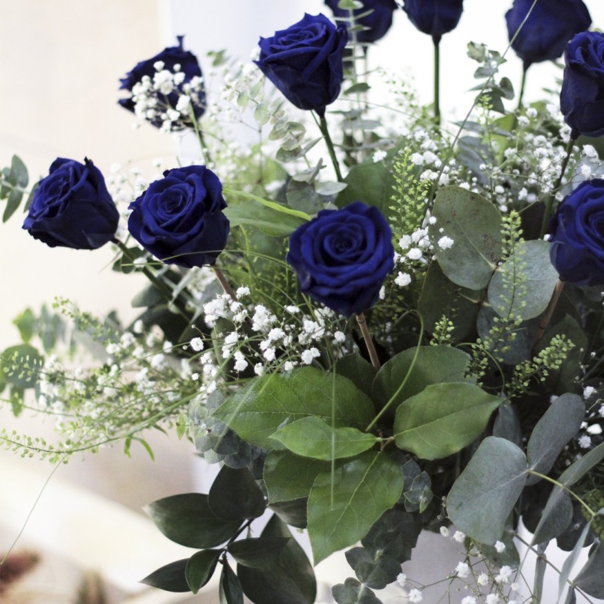 Ramo de Rosas Preservadas Azul Intenso